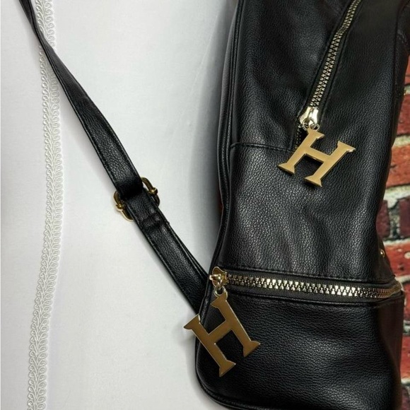 Hogwarts Black Quilted Women's Backpack - Picture 5 of 8